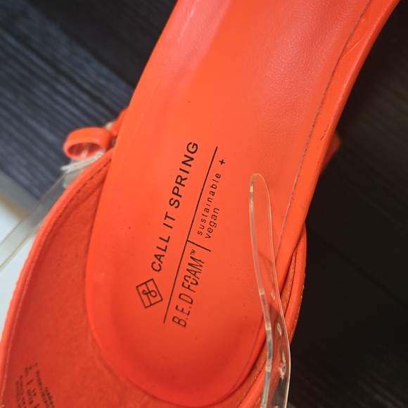 Orange high heels. - Picture 2 of 6